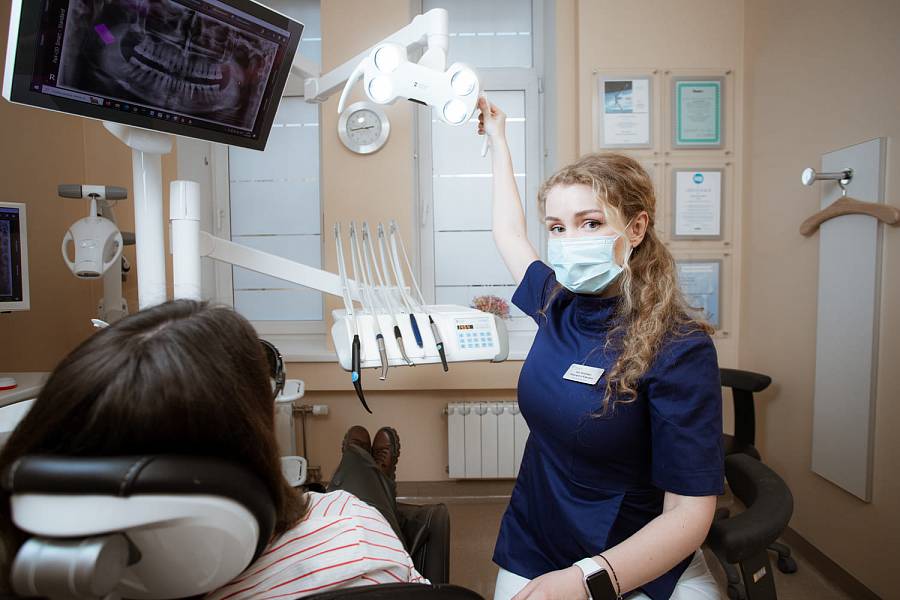 Удаление зубного камня - стоматология DENTBLANC в Москве