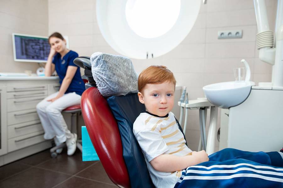 Фторирование зубов у детей - стоматология DENTBLANC в Москве